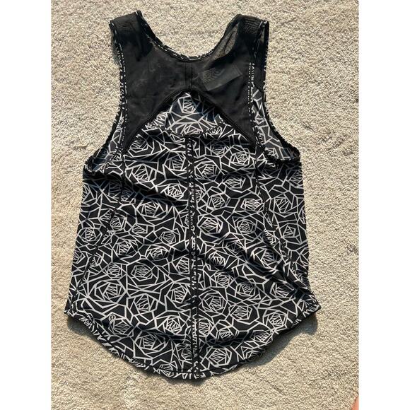 Lululemon Posey Sculpt Black and White Rose Tank - Picture 2 of 3